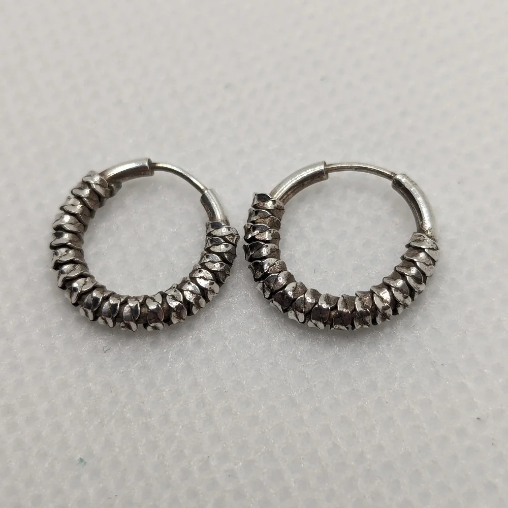 Small  925 Huggie earrings - Picture 2 of 3